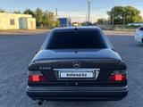 Mercedes-Benz E 220 1995 годаүшін1 600 000 тг. в Караганда – фото 3
