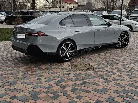 BMW 530 2024 года за 42 500 000 тг. в Алматы – фото 9