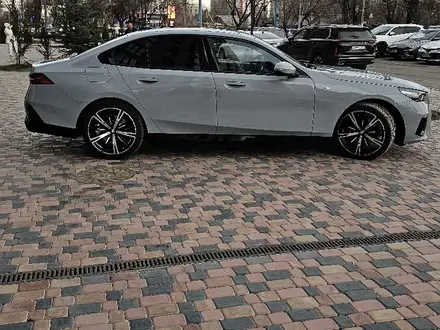BMW 530 2024 года за 42 500 000 тг. в Алматы – фото 10