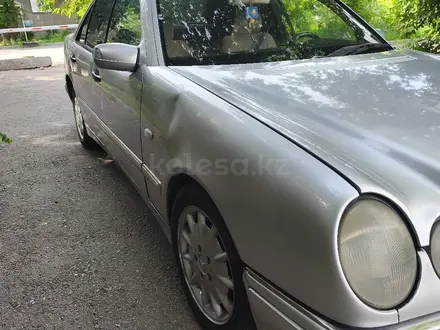 Mercedes-Benz E 280 1998 года за 1 850 000 тг. в Алматы – фото 3