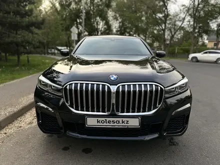 BMW 750 2020 года за 42 600 000 тг. в Алматы – фото 3