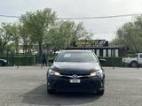 Toyota Camry 2016 года за 9 600 000 тг. в Уральск – фото 2