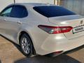 Toyota Camry 2019 года за 13 000 000 тг. в Атырау – фото 9