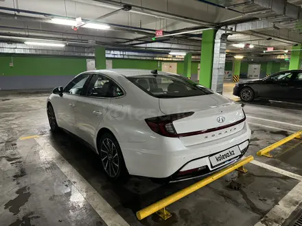 Hyundai Sonata 2020 года за 14 000 000 тг. в Алматы – фото 9