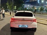 Hyundai Elantra 2023 года за 11 080 000 тг. в Алматы – фото 2