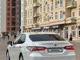 Toyota Camry 2018 года за 16 200 000 тг. в Актау – фото 2