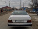 Mercedes-Benz E 230 1991 года за 1 000 000 тг. в Атырау – фото 4