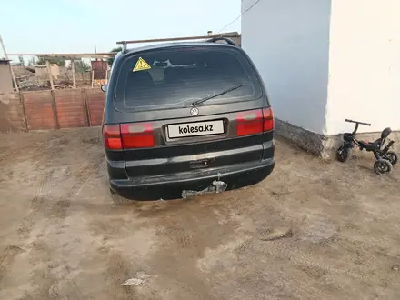 Volkswagen Sharan 1996 года за 1 500 000 тг. в Айтеке би – фото 6