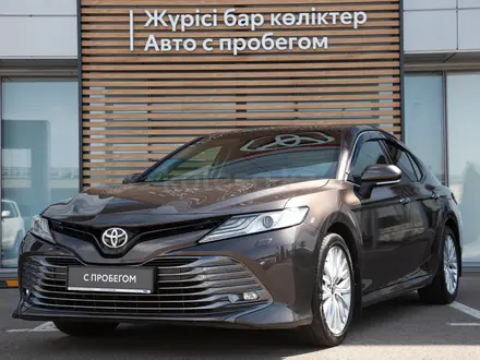 Toyota Camry 2019 года за 14 490 000 тг. в Алматы