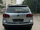 Volkswagen Touareg 2008 года за 4 500 000 тг. в Алматы – фото 2