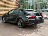 Toyota Camry Luxe 2021 года за 13 950 000 тг. в Астана – фото 2