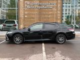 Toyota Camry Luxe 2021 года за 13 950 000 тг. в Астана – фото 3