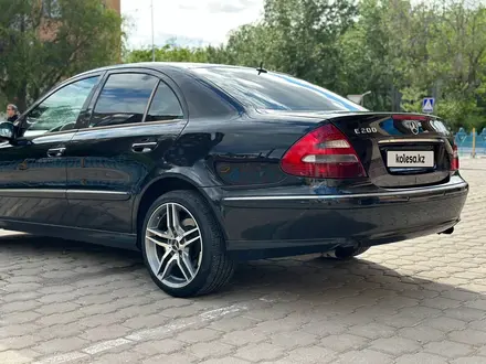 Mercedes-Benz E 200 2005 года за 4 950 000 тг. в Караганда – фото 16