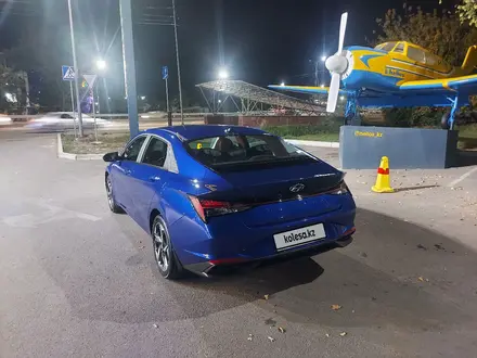 Hyundai Elantra 2023 года за 9 900 000 тг. в Алматы – фото 2