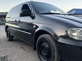 Kia Carnival 2003 годаүшін1 450 000 тг. в Жетысай – фото 3