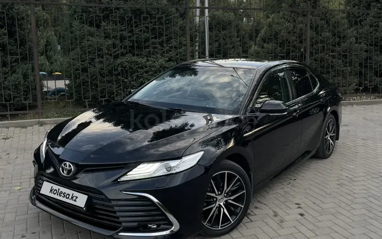 Toyota Camry 2021 года за 12 900 000 тг. в Алматы