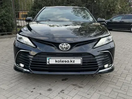 Toyota Camry 2021 года за 12 900 000 тг. в Алматы – фото 3