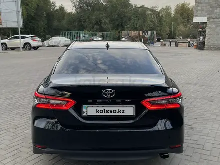Toyota Camry 2021 года за 12 900 000 тг. в Алматы – фото 6