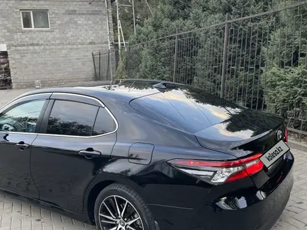 Toyota Camry 2021 года за 12 900 000 тг. в Алматы – фото 7