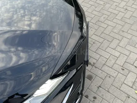 Toyota Camry 2021 года за 12 900 000 тг. в Алматы – фото 9