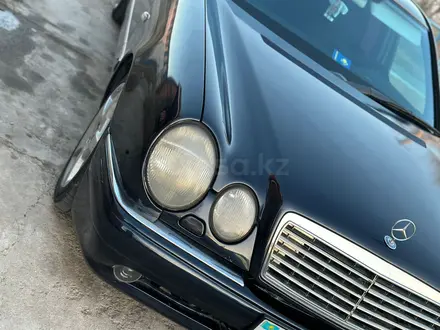 Mercedes-Benz E 320 1997 года за 2 800 000 тг. в Тараз – фото 9