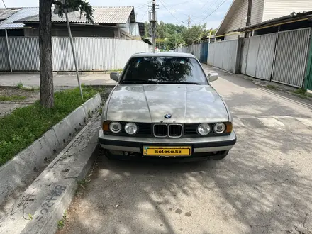 BMW 520 1990 года за 1 100 000 тг. в Алматы – фото 4