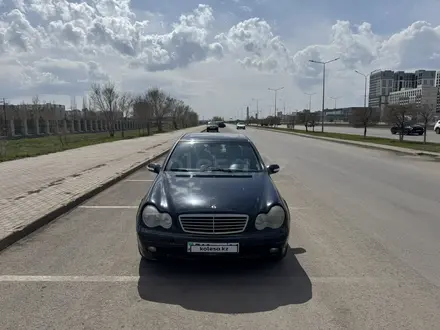 Mercedes-Benz C 180 2002 года за 1 870 000 тг. в Астана – фото 2