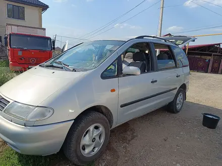 Volkswagen Sharan 2000 года за 1 500 000 тг. в Алматы – фото 2