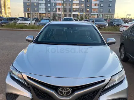 Toyota Camry 2017 года за 10 500 000 тг. в Астана – фото 3