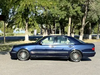 Mercedes-Benz E 320