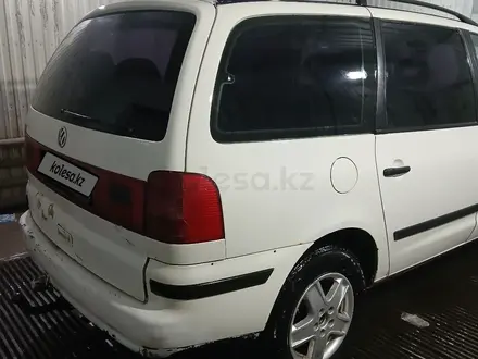 Volkswagen Sharan 2000 года за 2 800 000 тг. в Актобе – фото 23