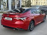 Toyota Camry 2022 года за 15 200 000 тг. в Астана – фото 4