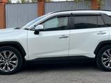 Toyota RAV4 2021 года за 13 990 000 тг. в Караганда – фото 4