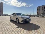 Toyota Camry 2019 года за 13 800 000 тг. в Актау – фото 2