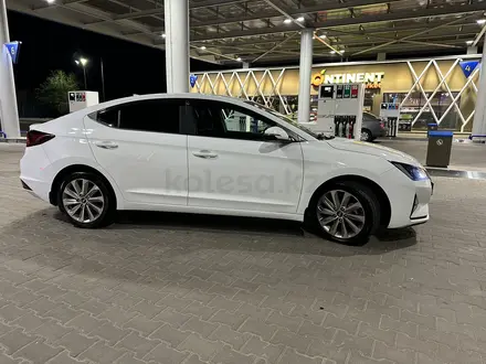 Hyundai Elantra 2020 года за 8 750 000 тг. в Алматы – фото 2