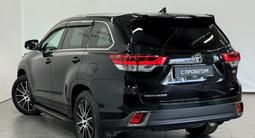 Toyota Highlander Luxe 2017 года за 16 900 000 тг. в Астана – фото 2
