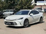 Toyota Camry Luxe eCVT 2024 года за 23 900 000 тг. в Алматы