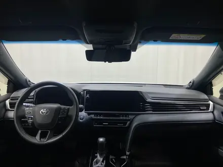 Toyota Camry Luxe eCVT 2024 года за 22 400 000 тг. в Алматы – фото 8