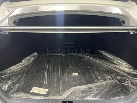 Toyota Camry Luxe eCVT 2024 года за 22 400 000 тг. в Алматы – фото 10