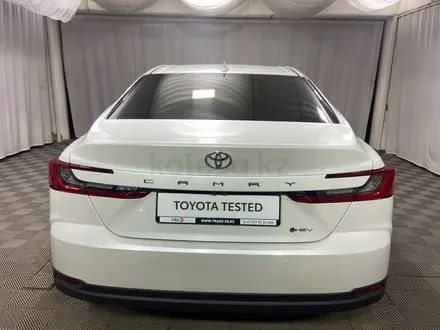 Toyota Camry Luxe eCVT 2024 года за 22 400 000 тг. в Алматы – фото 4