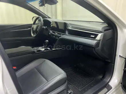 Toyota Camry Luxe eCVT 2024 года за 22 400 000 тг. в Алматы – фото 6