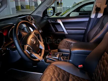 Toyota Land Cruiser Prado 2017 года за 27 500 000 тг. в Астана – фото 2