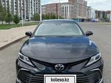 Toyota Camry 2023 года за 19 000 000 тг. в Астана