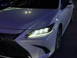 Lexus ES 250 2018 года за 14 500 000 тг. в Алматы – фото 2