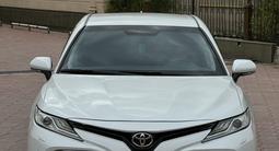 Toyota Camry 2019 года за 14 580 000 тг. в Шымкент – фото 2