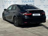 Toyota Camry 2021 годаүшін13 100 000 тг. в Семей – фото 3