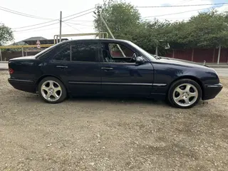 Mercedes-Benz E 320