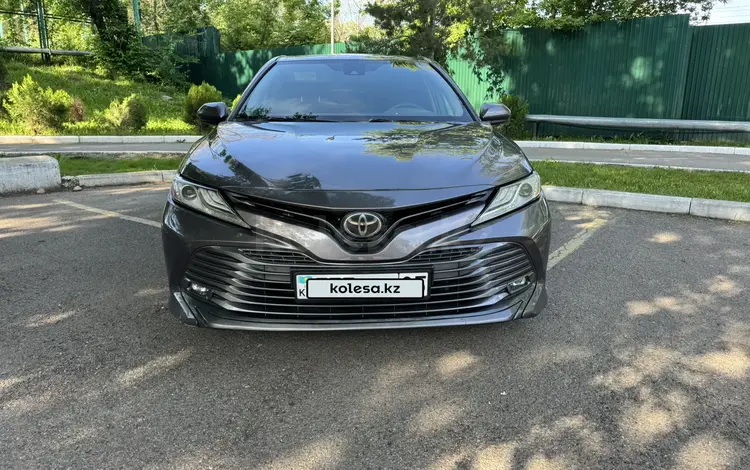 Toyota Camry 2020 года за 12 500 000 тг. в Алматы