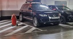 Volkswagen Touareg 2007 года за 5 350 000 тг. в Астана