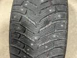 Зимняя резина Toyo размер 235х45х18 (шипы). за 300 000 тг. в Алматы
